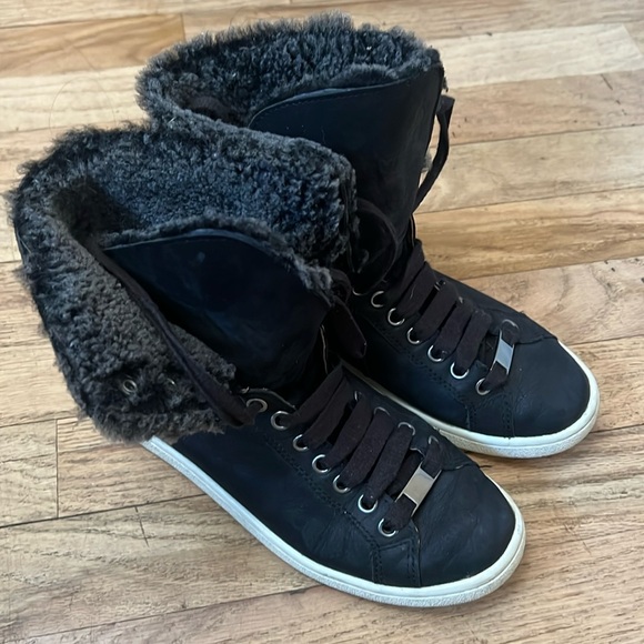 Ugg tie up sneaker boots - Picture 1 of 3